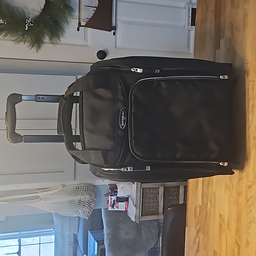 COPY - Samsonite suitcase, carry on